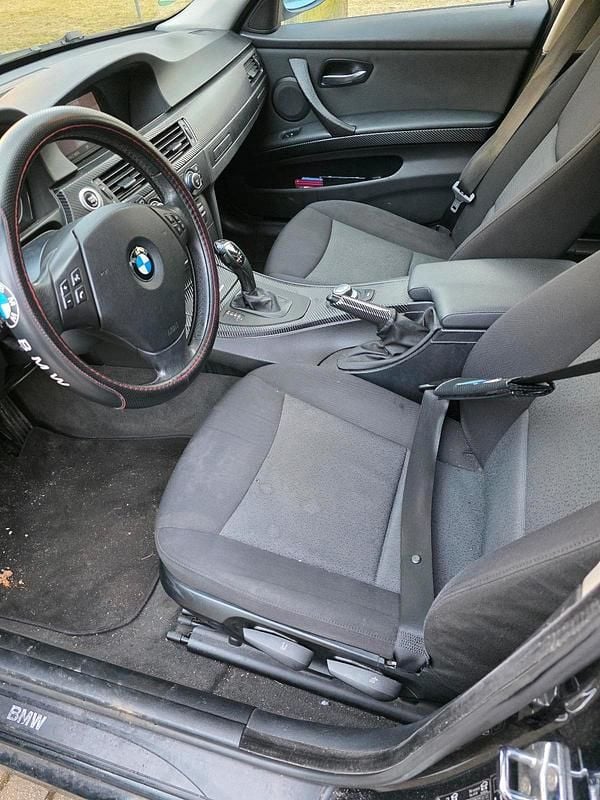 Gebraucht BMW 320 190 PS (139 kW) 2007 Schwarz Limousine