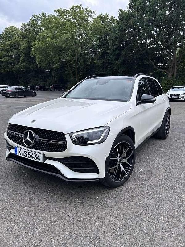 Weiß Gebraucht 2021 Mercedes GLC220 AMG SUV | 39.900 € (Teuer) - Bild 1/4