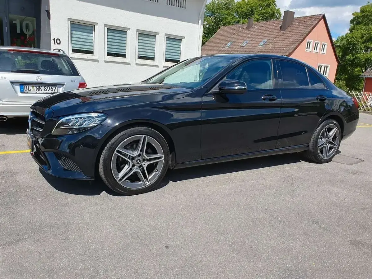 Gebraucht Mercedes C180 Avantgarde 156 PS (114 kW) 2019 Obsidianschwarz Limousine