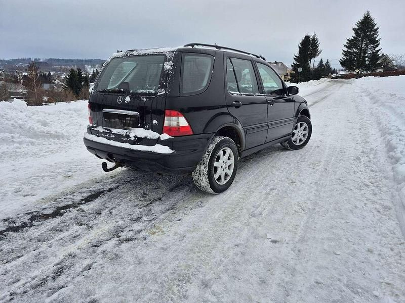 Gebraucht Mercedes ML270 163 PS (119 kW) 2005 Schwarz SUV
