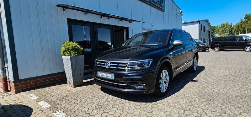 Deep black perleffekt (metallic) Gebraucht 2019 VW Tiguan Allspace Highline SUV | 20.990 € - Bild 1/4