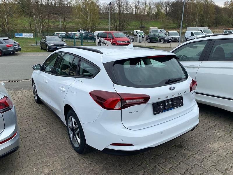 Gebraucht Ford Focus Cool & Connect 125 PS (91 kW) 2019 Weiß Limousine