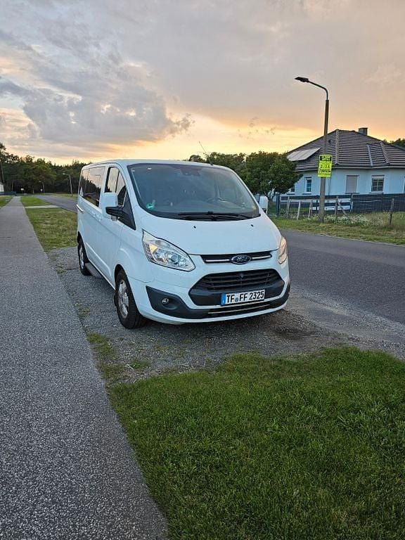 Weiß Gebraucht 2016 Ford Tourneo Custom Van / Kleinbus | 15.500 € (Superpreis) - Bild 1/4