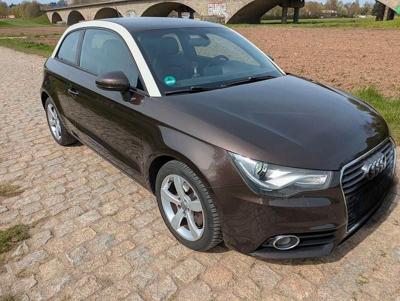 Gebraucht Audi A1 Ambiente 122 PS (89 kW) 2010 Braun Kleinwagen