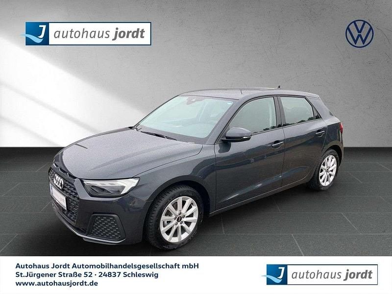 Grau Gebraucht 2024 Audi A1 Sportback Ambiente Kleinwagen | 24.575 € (Fairer Preis) - Bild 1/4