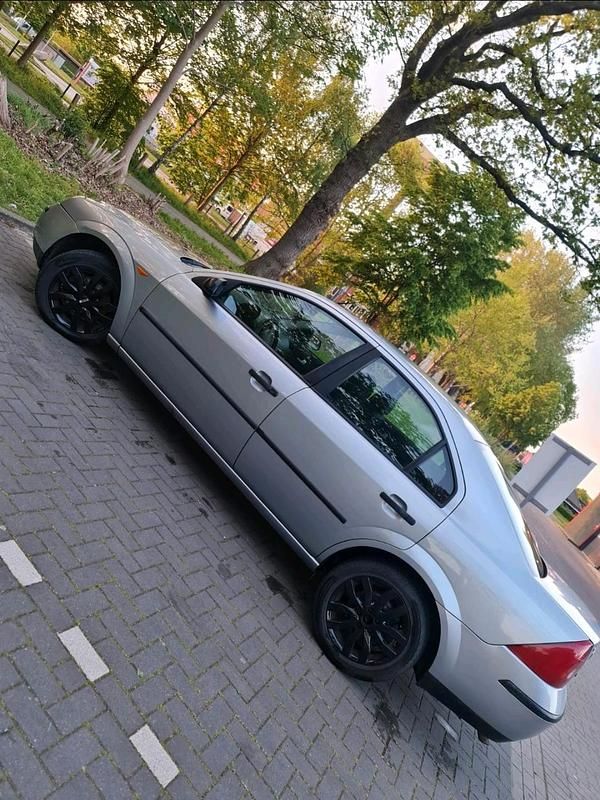 Gebraucht Ford Mondeo 114 PS (83 kW) 2002 Silber Limousine