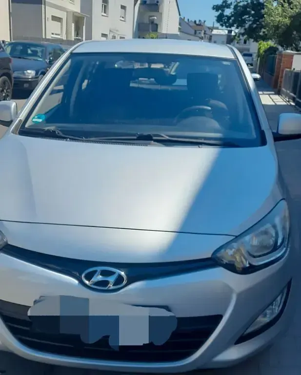 Gebraucht Hyundai i20 Trend 86 PS (63 kW) 2013 Silber Kleinwagen