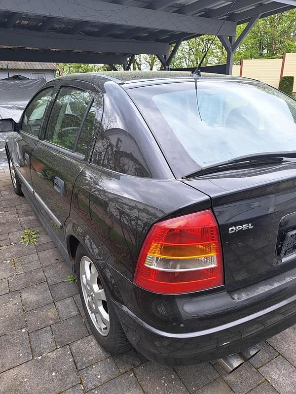 Second-hand Opel Astra 101 CP (74 kW) 2001 Negru Hatchback