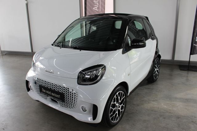 Weiß , kristallweiss Gebraucht 2023 Smart ForTwo Electric Drive | 21.900 € - Bild 1/4