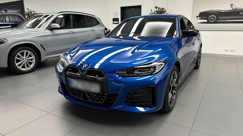 Blau Gebraucht 2023 BMW i4 Performance Limousine | 52.700 € (Fairer Preis) - Bild 1/4