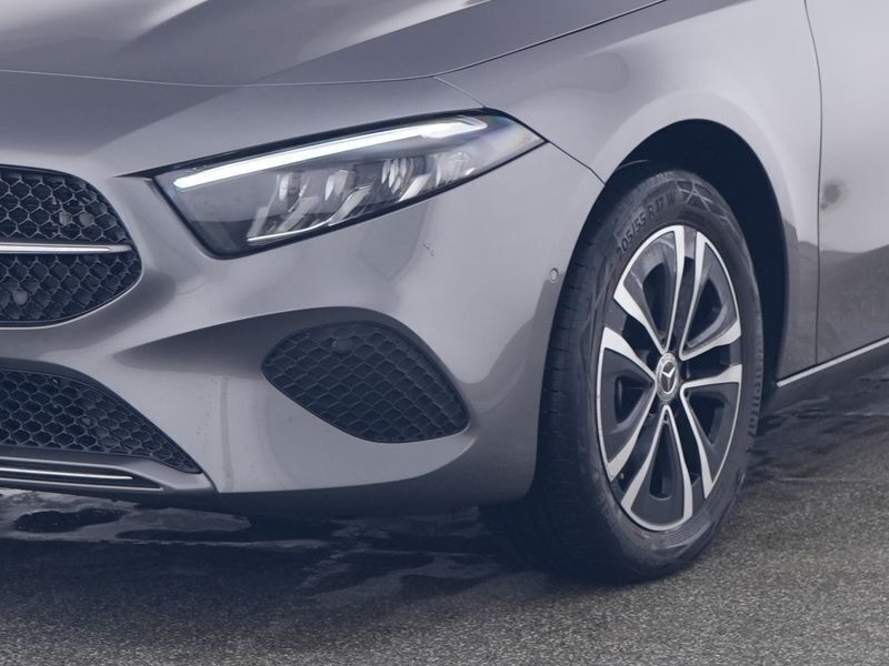 Gebraucht Mercedes A250 Progressive 163 PS (119 kW) 2024 Grau metalliclack mountaingrau Limousine