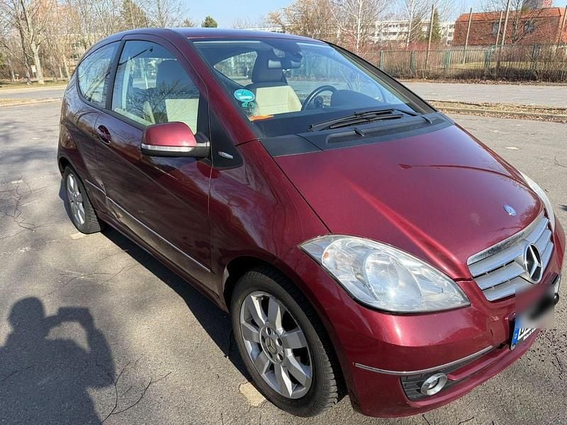 Gebraucht Mercedes A160 Elegance 95 PS (69 kW) 2010 Rot Limousine