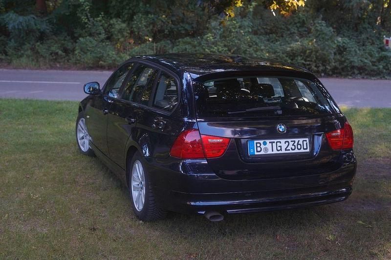 Gebraucht BMW 318 143 PS (105 kW) 2010 Blau Kombi