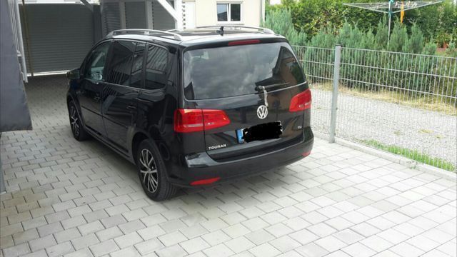 Gebraucht VW Touran Style 140 PS (102 kW) 2012 Schwarz metallic Van / Kleinbus