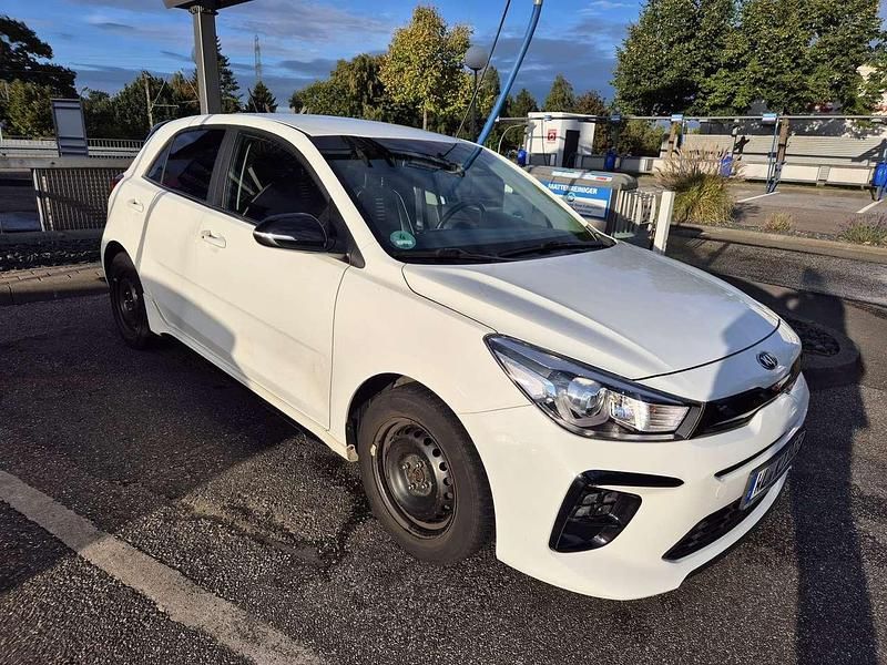 Weiß Gebraucht 2018 Kia Rio GT-Line Limousine | 10.000 € (Guter Preis) - Bild 1/4