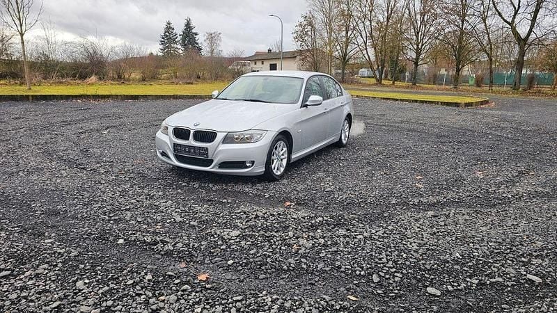 Gebraucht BMW 318 143 PS (105 kW) 2010 Silber Limousine