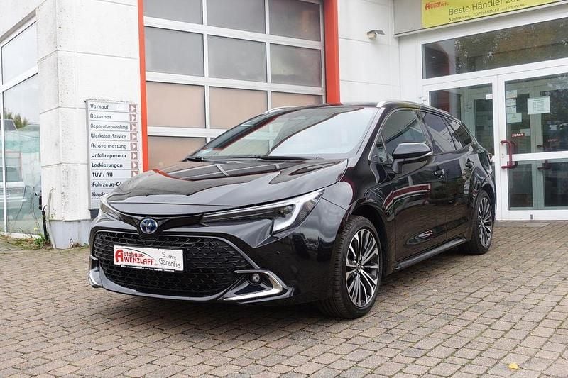 Schwarz Gebraucht 2024 Toyota Corolla Team Limousine | 29.900 € (Fairer Preis) - Bild 1/4