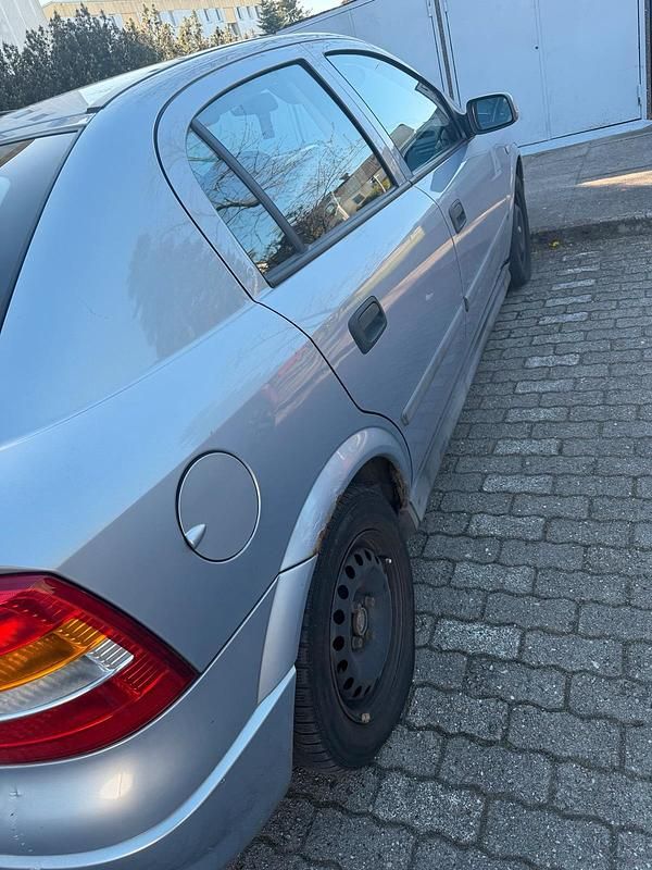 Usata Opel Astra 101 CV (74 kW) 2000 Grigio Berlina