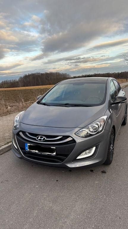 Gebraucht Hyundai i30 Edition 135 PS (99 kW) 2014 Grau Limousine