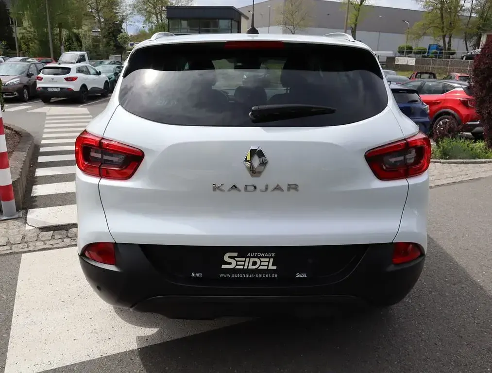 Gebraucht Renault Kadjar Crossborder 131 PS (96 kW) 2017 Perlmuttweiß qnc+schwarz gne SUV