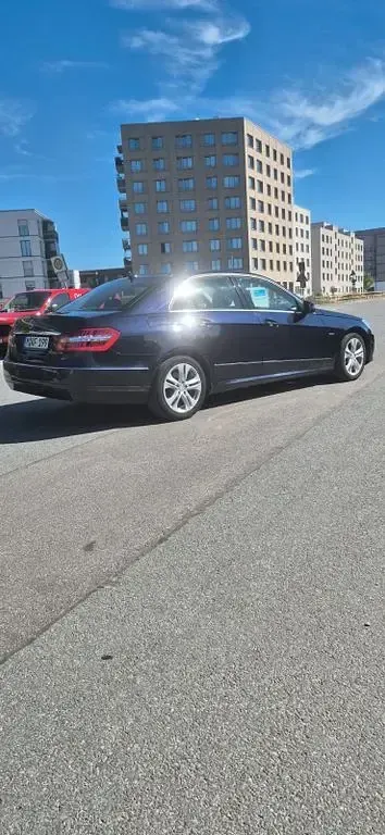 Gebraucht Mercedes E220 Avantgarde 170 PS (125 kW) 2010 Blau Limousine