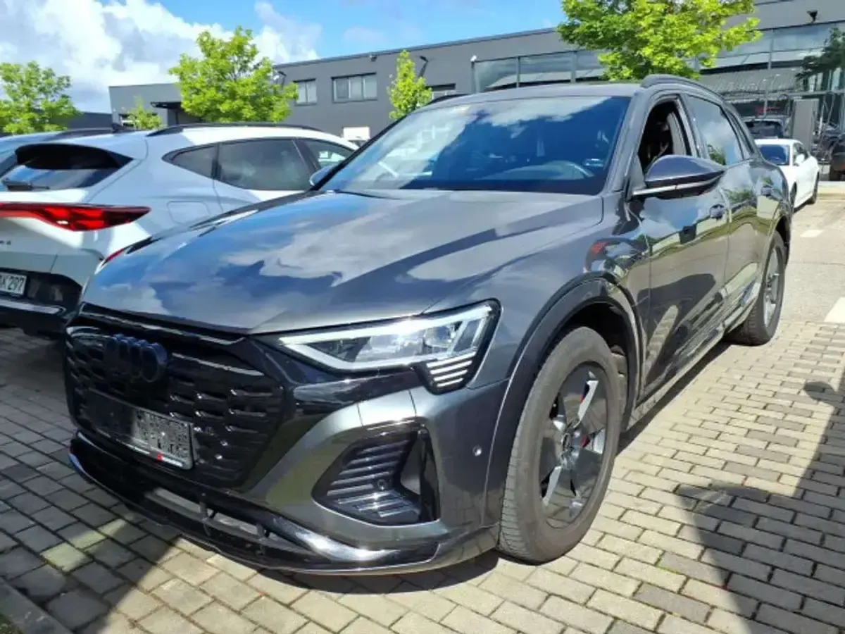 Gebraucht Audi Q8 e-tron S-Line 300 kW (408 PS) 2023 Daytonagrau perleffekt SUV