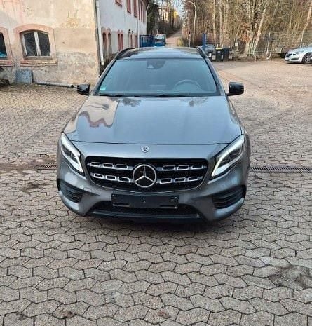 Gebraucht Mercedes GLA200 156 PS (114 kW) 2019 Grau SUV