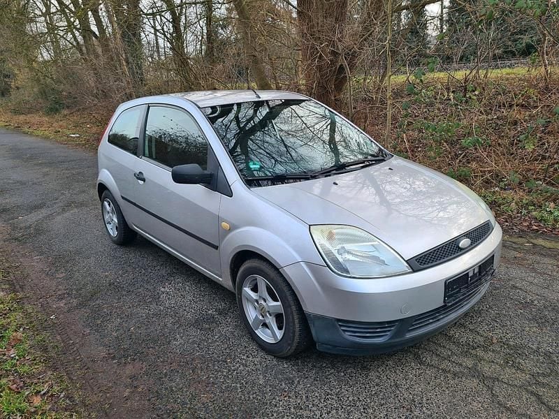 Gebraucht Ford Fiesta 60 PS (44 kW) 2004 Silber Kleinwagen