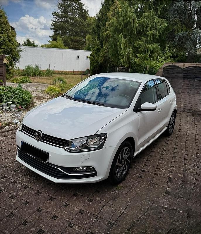 Weiß Gebraucht 2017 VW Polo Sound Kleinwagen | 7.900 € (Fairer Preis) - Bild 1/4