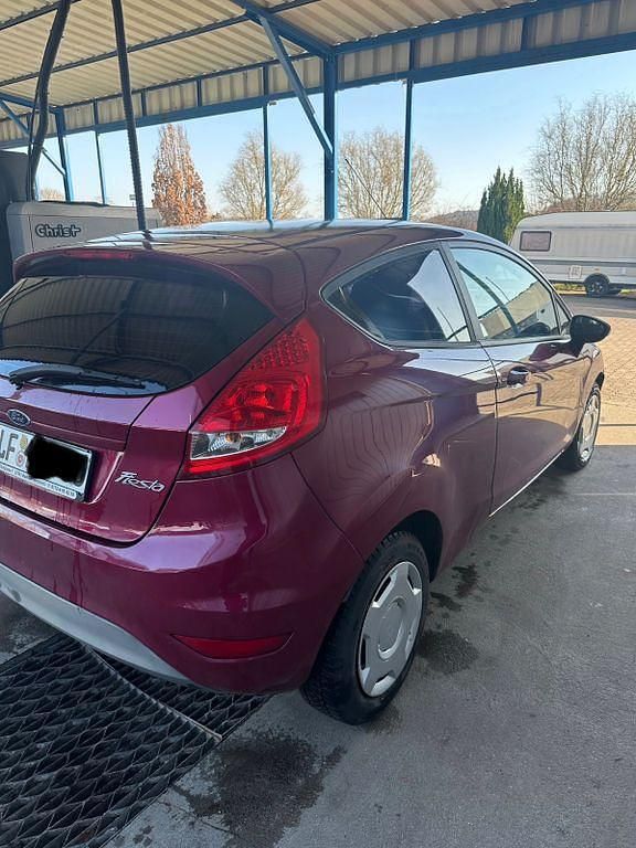 Gebraucht Ford Fiesta Ambiente 82 PS (60 kW) 2009 Rot Kleinwagen