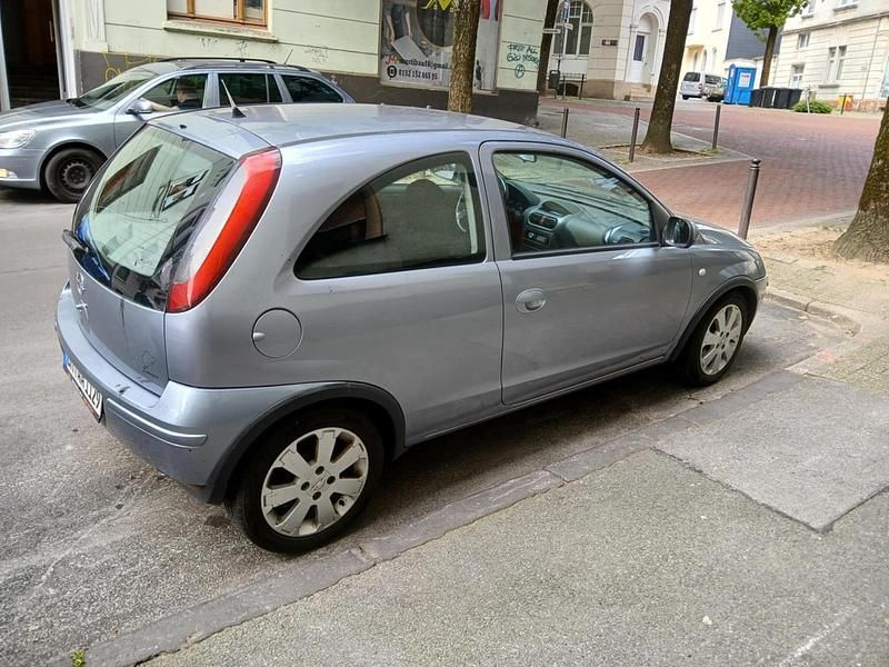 Grau Gebraucht 2002 Opel Corsa Kleinwagen | 600 € (Guter Preis) - Bild 1/4