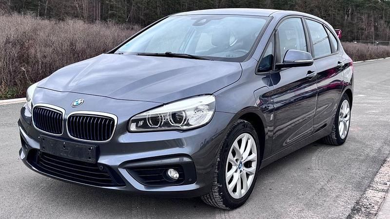Grau Gebraucht 2017 BMW 225 Active Tourer Advantage Van / Kleinbus | 11.990 € (Guter Preis) - Bild 1/4