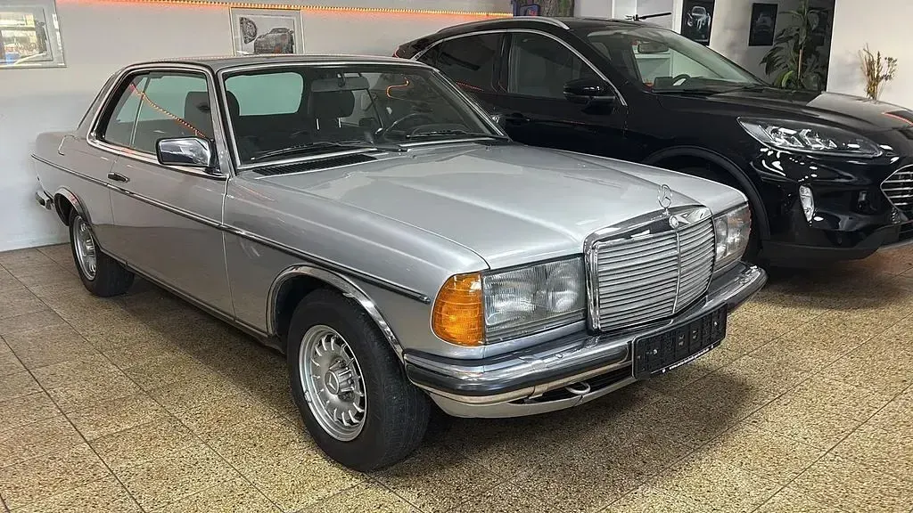 Gebraucht Mercedes 230 136 PS (100 kW) 1981 Silber Coupé