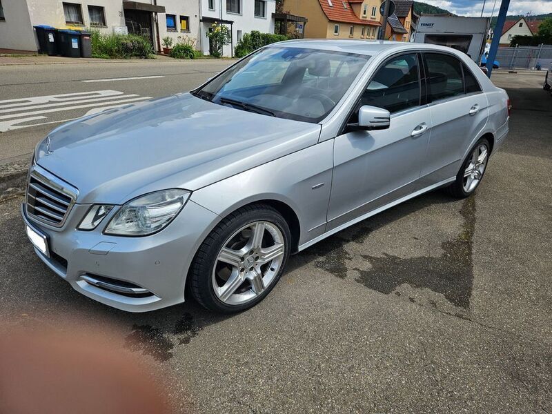 Silber Gebraucht 2011 Mercedes E350 Avantgarde Limousine | 14.800 € (Etwas zu teuer) - Bild 1/4