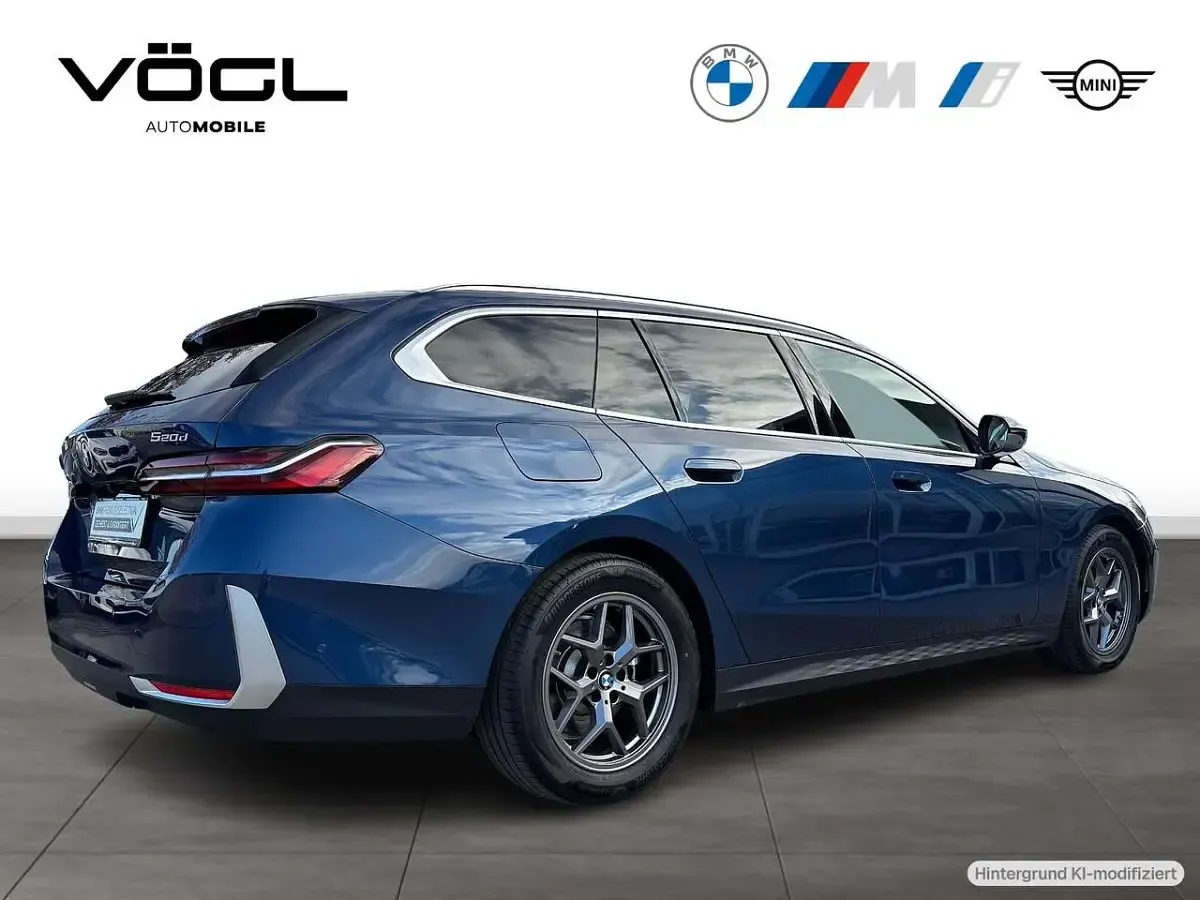 Gebraucht BMW 520 Sport Line 197 PS (144 kW) 2024 Phytonicblau Kombi