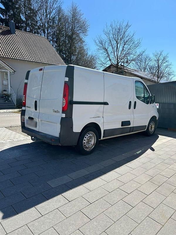 Second-hand Renault Trafic 90 CP (66 kW) 2010 Alb Monovolum