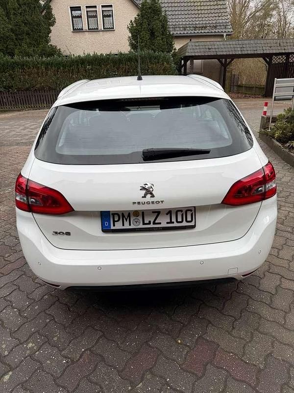 Gebraucht Peugeot 308 SW 131 PS (96 kW) 2018 Weiß Kombi