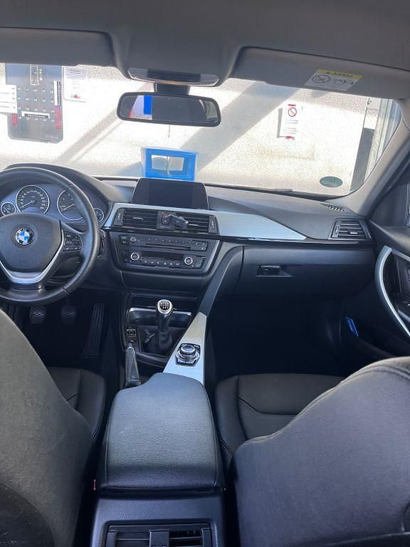 Blau Gebraucht 2014 BMW 318 Limousine | 7.600 € (Superpreis) - Bild 1/4