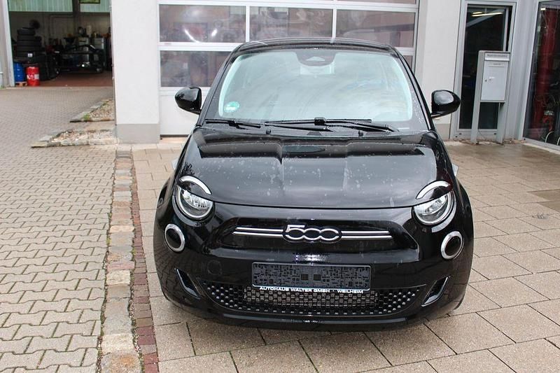 Gebraucht Fiat 500e Action 69 kW (95 PS) 2021 Colore esterno (onyx schwarz) Kleinwagen