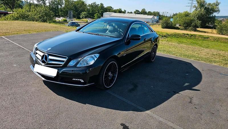 Gebraucht Mercedes E350 231 PS (169 kW) 2009 Schwarz Coupé