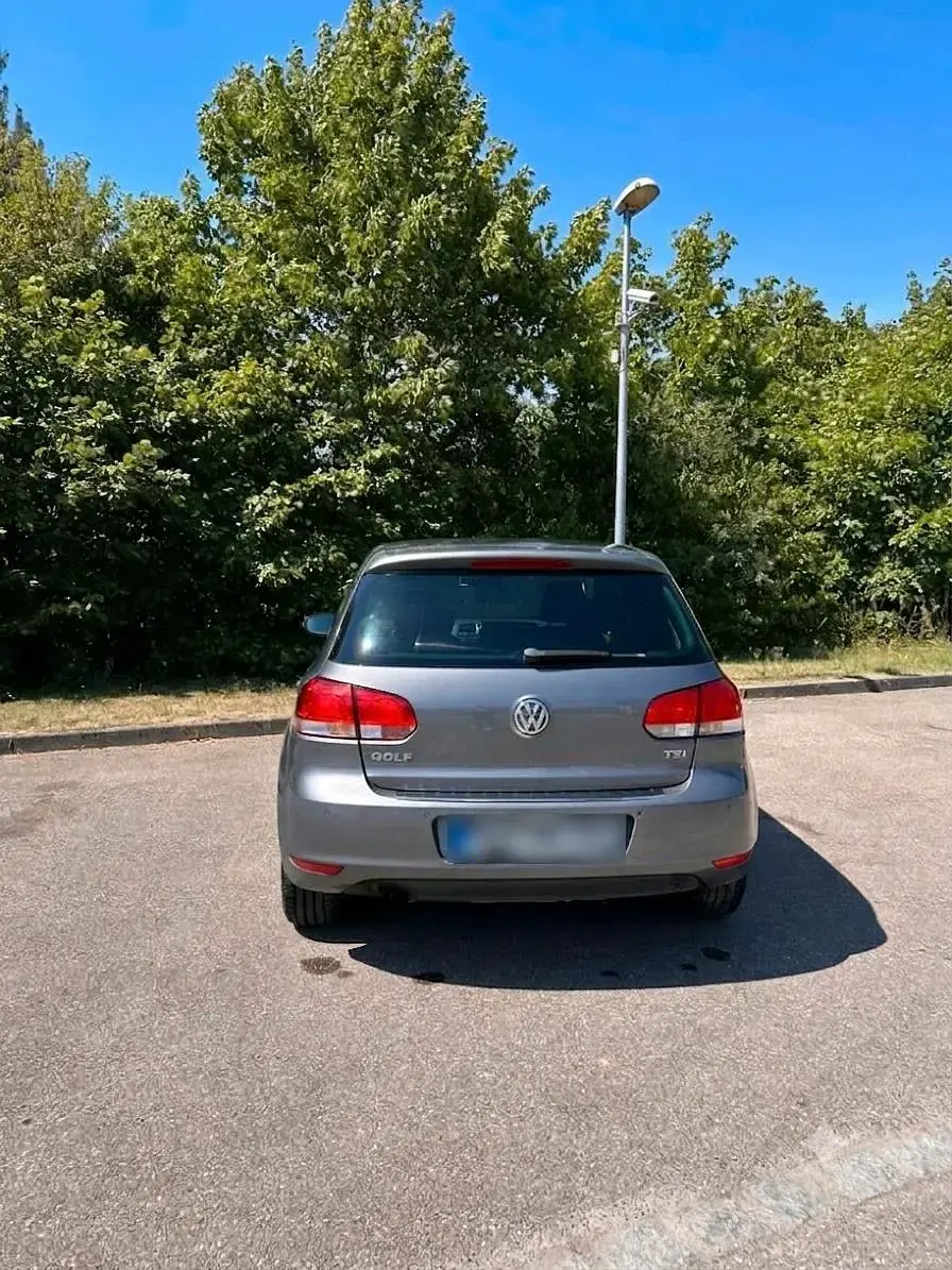 Gebraucht VW Golf VII 105 PS (77 kW) 2012 Grau Limousine