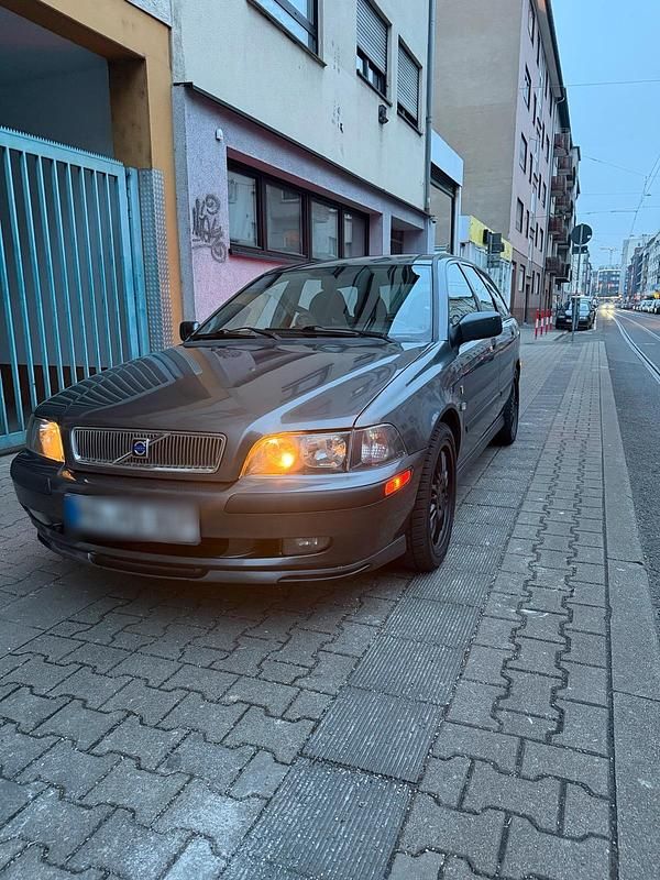 Gebraucht Volvo V40 200 PS (147 kW) 2001 Grau Kombi
