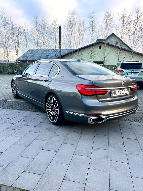 Occasion BMW 740 326 ch (239 kW) 2018 Gris Berline