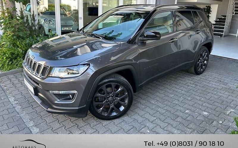 Grau (granite crystal) Gebraucht 2021 Jeep Compass SUV | 22.850 € (Etwas zu teuer) - Bild 1/4