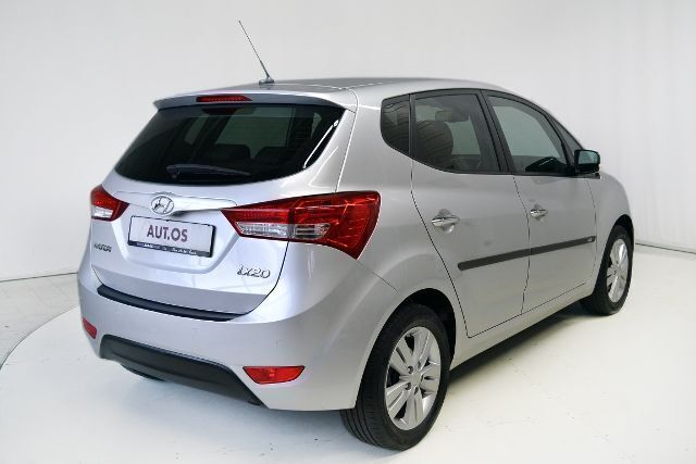 Gebraucht Hyundai ix20 Style 125 PS (91 kW) 2012 Silber metallic Kleinwagen
