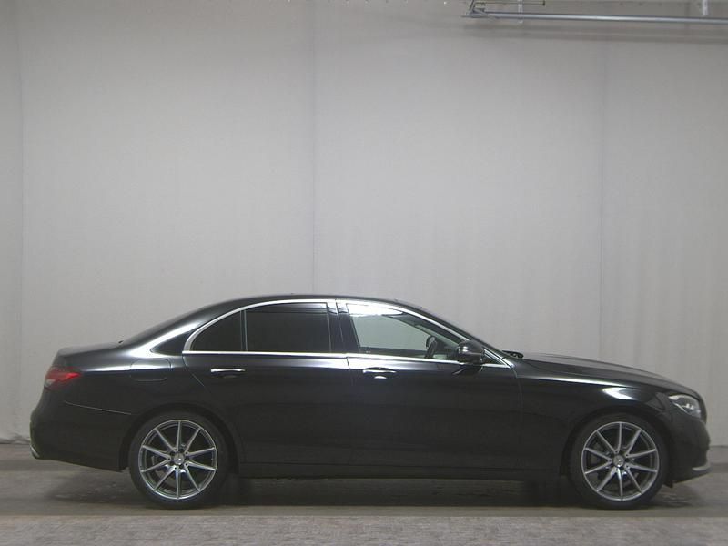 Blau Gebraucht 2022 Mercedes E220 Avantgarde Limousine | 29.980 € (Fairer Preis) - Bild 1/4