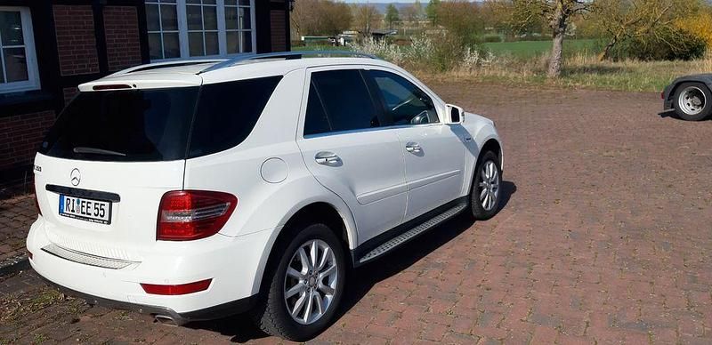 Gebraucht Mercedes ML350 Edition 231 PS (169 kW) 2011 Weiß SUV