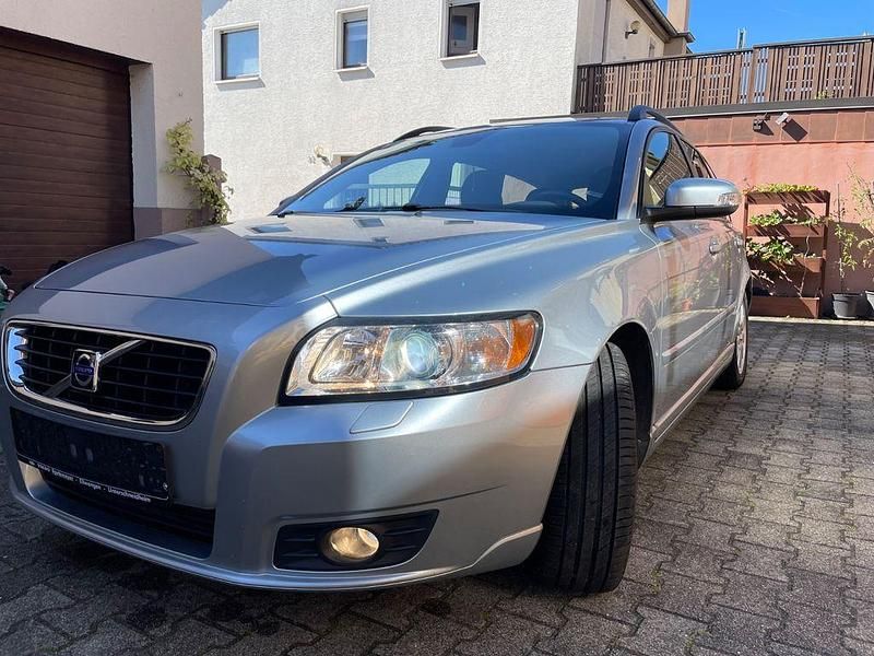 Silber Gebraucht 2008 Volvo V50 R-Design Kombi | 4.900 € (Etwas zu teuer) - Bild 1/4