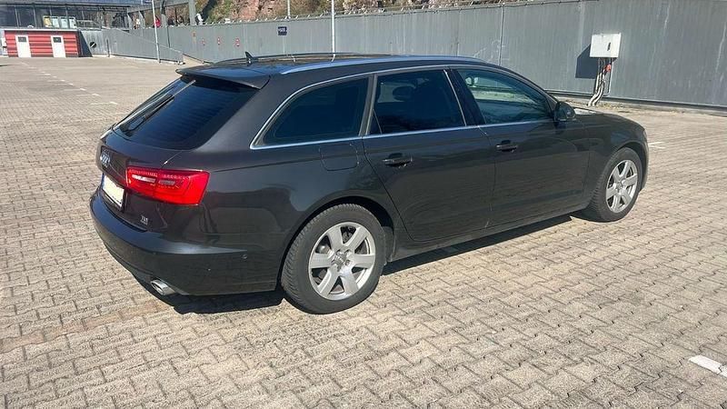 Gebraucht Audi A6 Ambiente 204 PS (150 kW) 2014 Schwarz Kombi