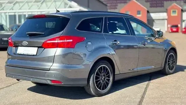 Gebraucht Ford Focus Business Edition 140 PS (102 kW) 2016 Grau Limousine